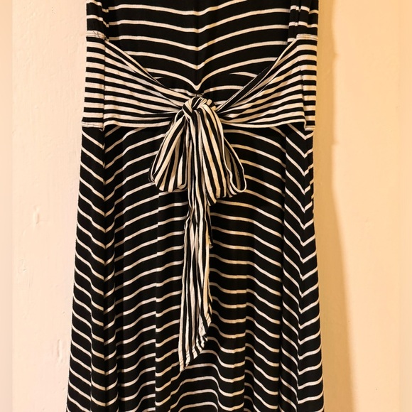 Max Studio Black White Striped Front Tie Maxi Dress: Medium - Picture 4 of 9